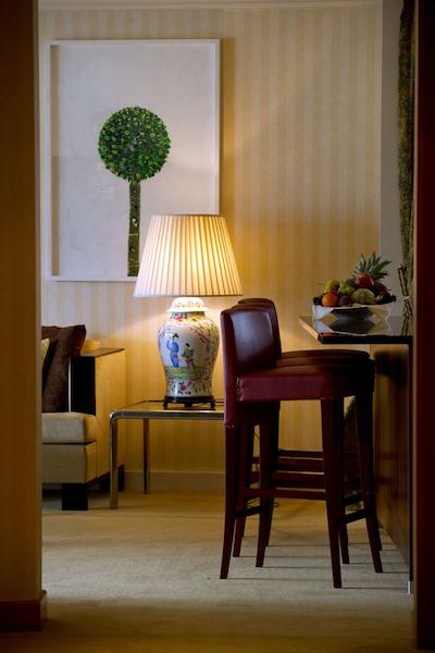 ریال پلازا منتروکس اند اسپا