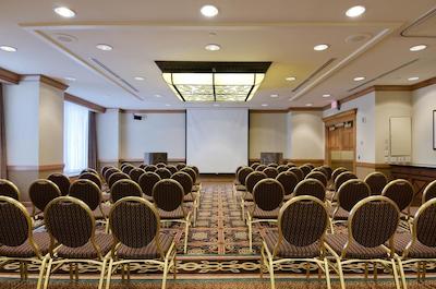 هیلتون انچراج