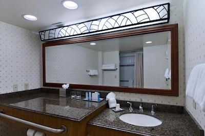 هیلتون انچراج