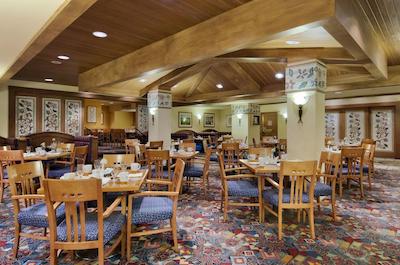 هیلتون انچراج