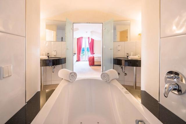 بست وسترن پرمیر کاستانیا ریزرت هتل