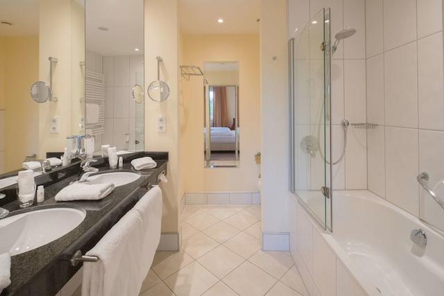 بست وسترن پرمیر کاستانیا ریزرت هتل