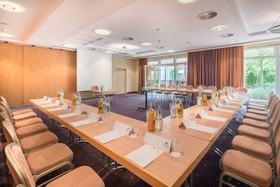 بست وسترن پرمیر کاستانیا ریزرت هتل