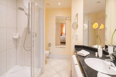 بست وسترن پرمیر کاستانیا ریزرت هتل