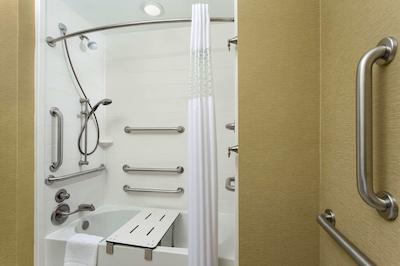 هامپتون این اند سویتز ویلیامسپرت- فاکسن اکسیت