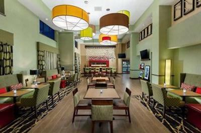 هامپتون این اند سویتز ویلیامسپرت- فاکسن اکسیت