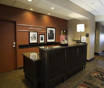 هامپتون این اند سویتز بیسمارک نردوست