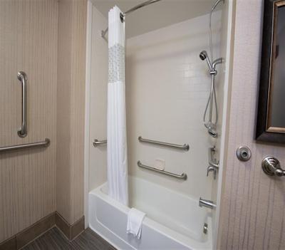 هامپتون این اند سویتز بیسمارک نردوست