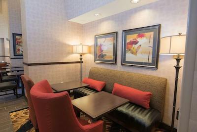 هامپتون این اند سویتز بیسمارک نردوست