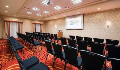 هموود سویتز بای هیلتون وینیپگ آیرپرت-پلو پارک