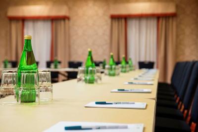 هموود سویتز بای هیلتون وینیپگ آیرپرت-پلو پارک