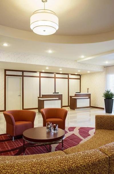 هموود سویتز بای هیلتون وینیپگ آیرپرت-پلو پارک