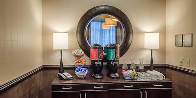 هموود سویتز بای هیلتون ناشویل واندربیلت