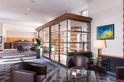 وایندهام دویسبورجر هف هتل