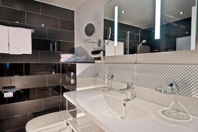 وایندهام دویسبورجر هف هتل