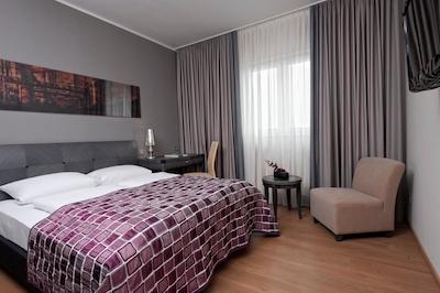 وایندهام دویسبورجر هف هتل