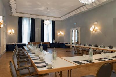 وایندهام دویسبورجر هف هتل