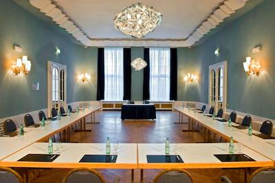 وایندهام دویسبورجر هف هتل