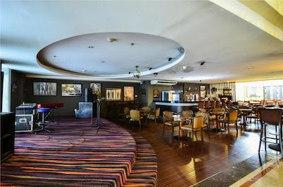 لساری راکسی