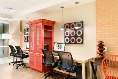 هم2 سویتز بای هیلتون اُماها وست