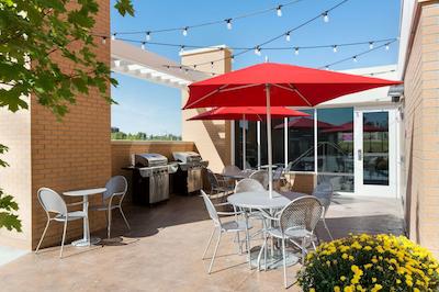 هم2 سویتز بای هیلتون اُماها وست