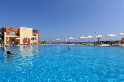 پاناز هلید ویلیج