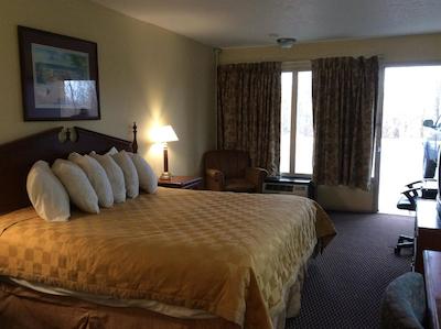 بوجت این ایست کلومبوز