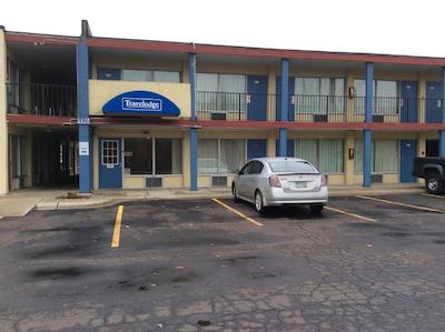 بوجت این ایست کلومبوز