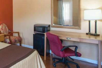 نایتز این ناکسویل هارپرز فری