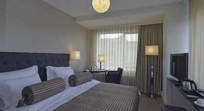 هتل ویر جاهرسزیتن برلین سیتی کروزبرگ