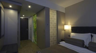 هتل ویر جاهرسزیتن برلین سیتی کروزبرگ