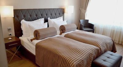 هتل ویر جاهرسزیتن برلین سیتی کروزبرگ