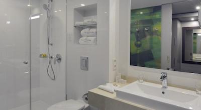 هتل ویر جاهرسزیتن برلین سیتی کروزبرگ