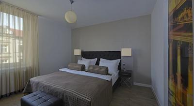 هتل ویر جاهرسزیتن برلین سیتی کروزبرگ