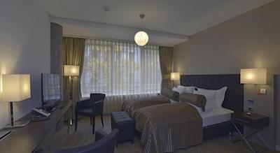 هتل ویر جاهرسزیتن برلین سیتی کروزبرگ