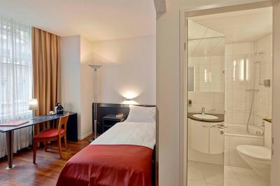 سُرل هتل سیدنهف