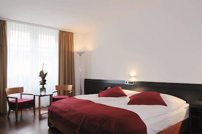 سُرل هتل سیدنهف