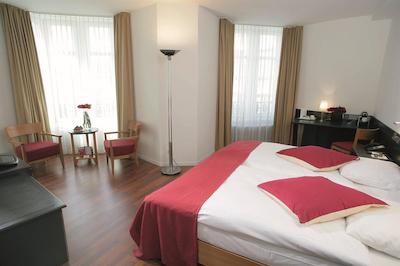 سُرل هتل سیدنهف