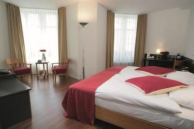 سُرل هتل سیدنهف