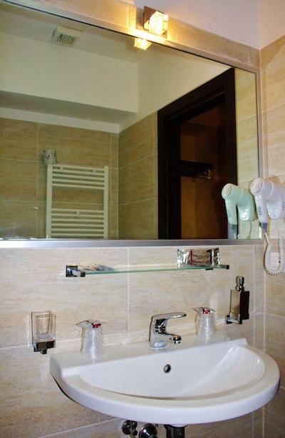 این اسپانا دلوکس هتل