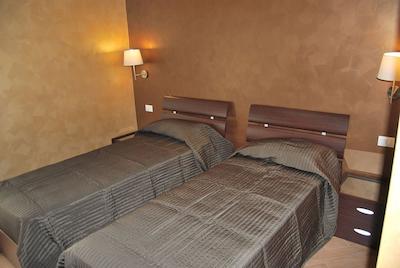 این اسپانا دلوکس هتل