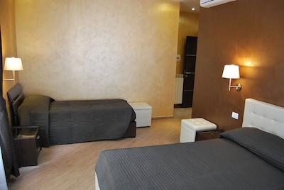 این اسپانا دلوکس هتل