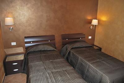 این اسپانا دلوکس هتل