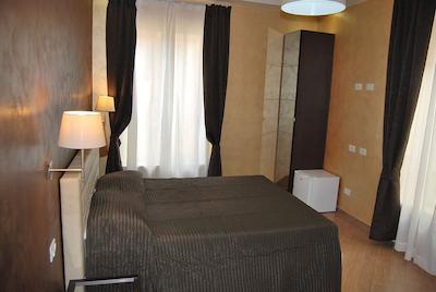 این اسپانا دلوکس هتل