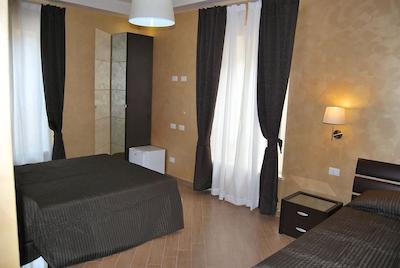 این اسپانا دلوکس هتل