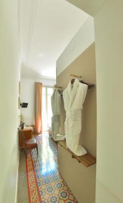 میهلتون بارسلنا بوتیک هستال