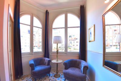 میهلتون بارسلنا بوتیک هستال