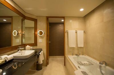 استامفرد پلازا اوکلاند