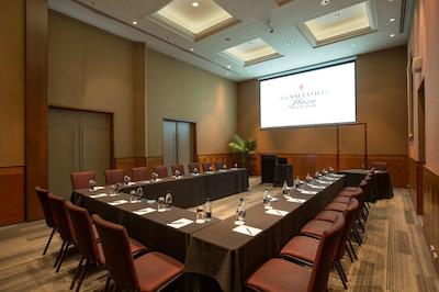 استامفرد پلازا اوکلاند