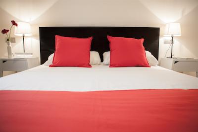 هولت هستال والنشیا